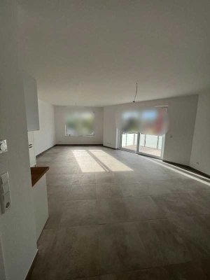 Moderne 3 Zimmer Neubauwohnung mit großem Balkon und Stellplatz in ruhiger Lage