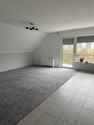 Charmante 2-Zimmer-Dachgeschosswohnung mit Balkon und Stellplatz in ruhiger Lage von Arnsberg-Neheim