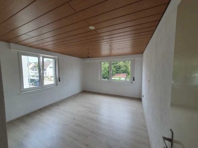 Helle 2,5-Zimmer-Wohnung mit Balkon und 2 Garagen in bester Lage von Ludwigsburg.