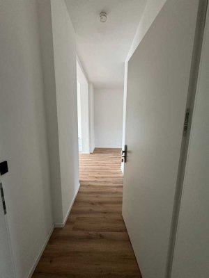 Attraktive, frisch sanierte 2,5-Zimmer-Wohnung mit neuer Einbauküche und modernem Wohnkomfort