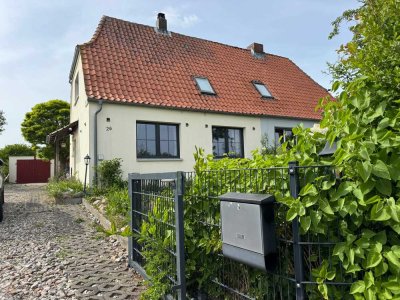 Wohnen in idyllischer Feldrandlage – großzügige DHH mit Einliegerwohnung und weitläufigem Grundstück