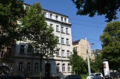 Sanierte Altbauwohnung mit Balkon im beliebten Leipziger Süden !