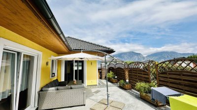 Schöner Bungalow in der Nähe des Traunsees mit Bergblick