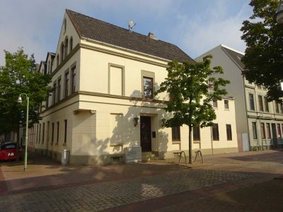 Wunderschöne 5-Zimmer-Wohnung im Erdgeschoss im Klushofviertel mit EBK, Dusche und Badewanne