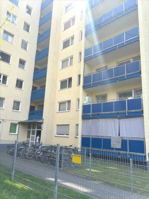 Modernisierte,  helle  3 -ZKB im 2. OG 
in bevorzugtem Stadtteil *****