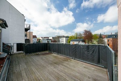 WOHNUNG MIT GROSSER DACHTERRASSE & GARAGE IN IDYLLISCHER LAGE !