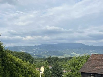 Gemütliche Dachgeschosswohnung mit tollem Ausblick in Önsbach