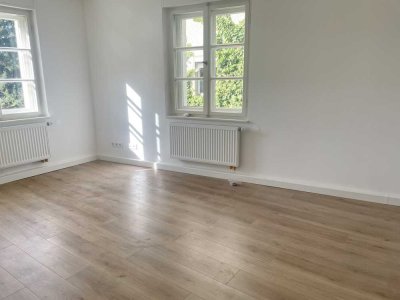 Schwabach-Denkmalschutz ! Charmante 3-Zi-Altbau-Whg, 68 m², im 1.OG, ohne Balkon
