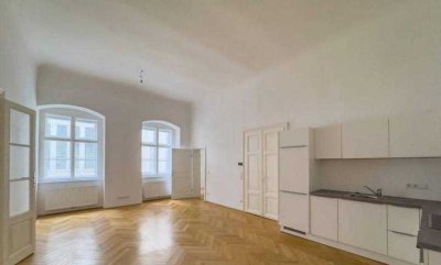 Helle 2-Zimmer Wohnung im 4. OG mit Aufzug in Hamburg-Winterhude