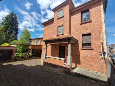 Charmantes 2-Familien-Backsteinhaus mit idyllischem Grundstück und Nebengebäude
