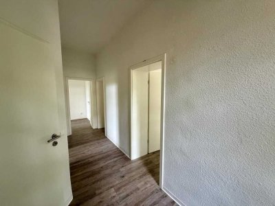 ERDGESCHOSS - 3 ZIMMER WOHNUNG MIT BALKON
