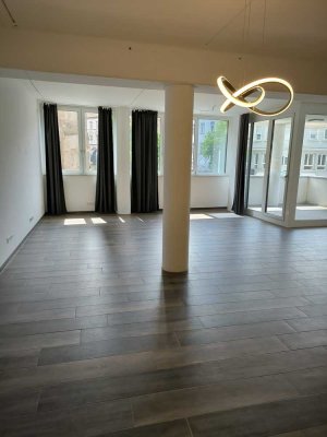Freundliche und neuwertige 3-Raum-Loft-Wohnung mit gehobener Innenausstattung mit EBK in Neunkirchen