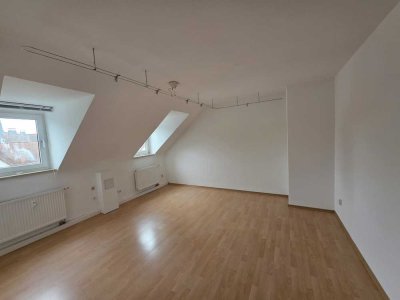 1-ZW im Dachgeschoss in Innenstadtlage, nähe Zahnklinik - teilmöbliert!