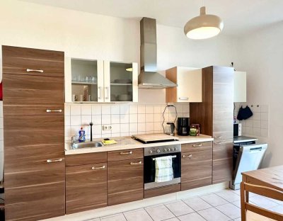 Voll möblierte 2-Zimmer-Wohnung mit Balkon & Carport-Stellplatz