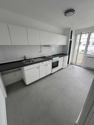 Erstbezug nach Modernisierung: 3-Zi.-Wohnung mit Südbalkon im beliebten Flüsseviertel