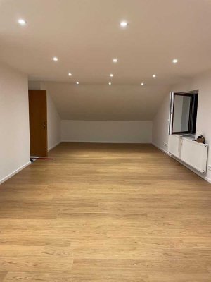 Moderne 4-Zimmer-Wohnung mit Südbalkon