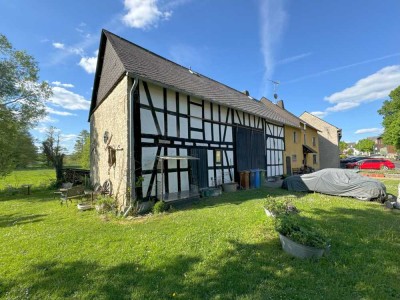 Einfamilienhaus mit Scheune und Weideland – idyllisches Leben auf dem Land