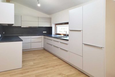 Großzügiges Zweifamilienhaus mit herrlicher Dachterrasse