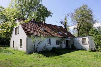 Einfamilienhaus in traumhafter Alleinlage mit Wiesen + eigenem Waldstück. Ideal für Tierfreunde.