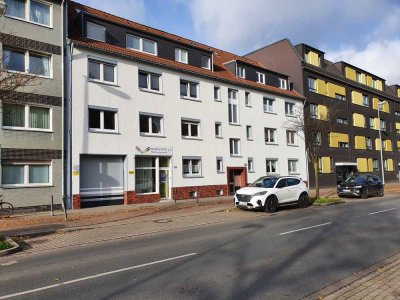 Schöne renovierte Wohnung im Dachgeschoß mit Einbauküche, neues Bad, neue Fenster.