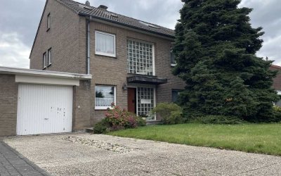 Reiheneckhaus mit 8 Zimmer, Garage in Tönisvorst, Keller, sep. Wohnungen