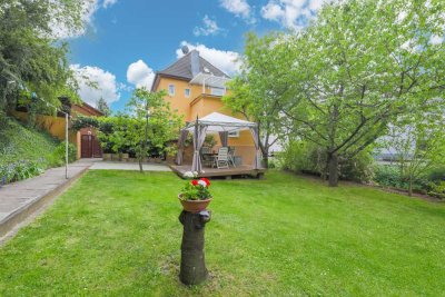 Einziehen & wohlfühlen – Modernisiertes Zweifamilienhaus mit Wow-Effekt!