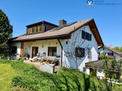 Großzügiges Einfamilienhaus (Mehrgenerationenhaus) in Durach