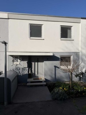 Charmantes Reihenmittelhaus in Mannheim-Vogelstang mit zusätzlichen Wohn-/ Nutzräumen unter der Terr