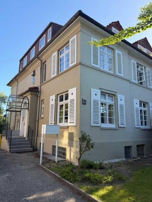 Traumlage trifft Potential - Stadthaus, teilsaniert (Erdgeschoss und 1.OG frei lieferbar)