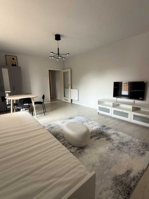 Neu-Erstbezug / Balkon /stilvoll möbliert / AA Lage