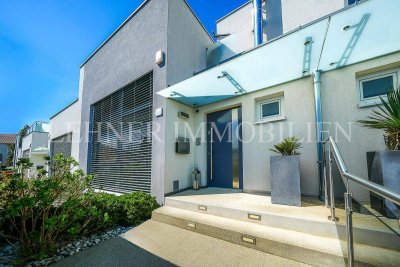 *** TOP LAGE - NÄHE SCHLOSS ST. MARTIN - LOFT-REIHENHAUS MIT PRIVATGARTEN UND GRÜNBLICK ***