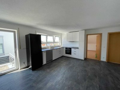 Geschmackvolle 3-Raum-DG-Wohnung mit gehobener Innenausstattung mit Balkon und EBK in Heubach
