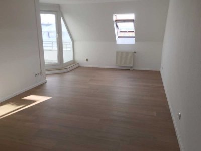 WOHLFÜHLEN GARANTIERT!!! Tolle 4-R-Maisonette mit Balkon u. TG-Stellpl.