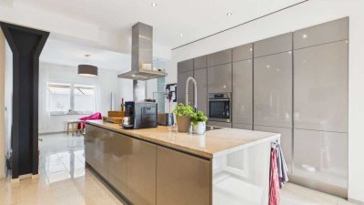 Einzugsbereite 5,5 Zimmer Erdgeschosswohnung mit Garten und einem besonderem Highlight