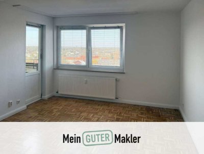 Charmante 2-ZKB im 12. OG mit Balkon, Weitblick & Einbauküche