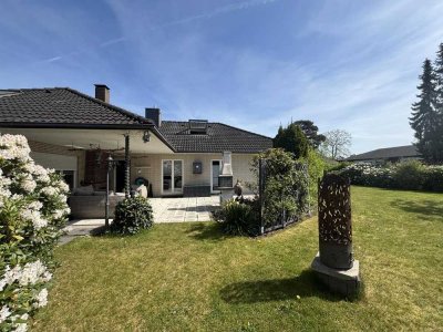 Großzügiger Bungalow mit Garage und Pool in Seevetal-Maschen