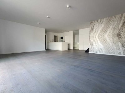 Stilvolle, zentrale 3-Zimmer-Wohnung mit Skylineblick & Designausstattung