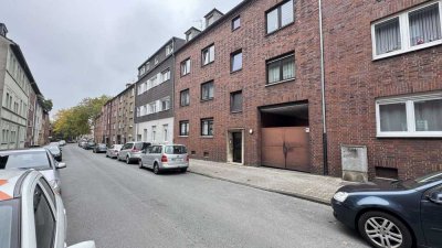 Gepflegte 3,5-Zimmer-Dachgeschosswohnung mit Einbauküche und Garage