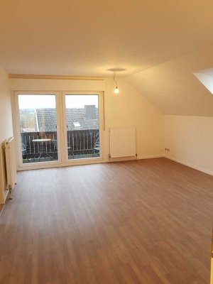 Helle 3 Zimmer, Küche, Bad, 2 Balkone mit Südbalkon, Parkplatz