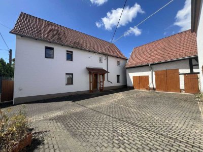 Tolles Einfamilienhaus mit viel Nutzfläche & Garagen in Beersdorf bei Leipzig zu verkaufen.