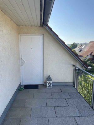 Stilvolle, möblierte und gepflegte 3,5-Zimmer-Maisonette-Wohnung mit Balkon und EBK
