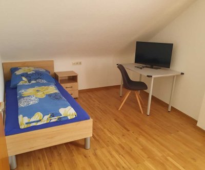 WG Zimmer - komplett möbliert  -   mitten in Fellbach-Schmiden
