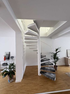 Wunderschöne lichtdurchflutete Maisonette-Wohnung mit großer Terrasse in bester Lage von Oberkassel
