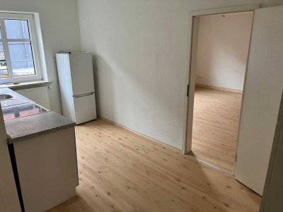 FRISCH SANIERT: 2-RAUM-WOHNUNG IN MEUSELWITZ AB SOFORT ZU VERMIETEN! EBK ENTHALTEN!