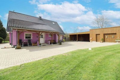 Einfamilienhaus mit Einliegerwohnung/Ferienwohnung und Außenpool bei Lübeck