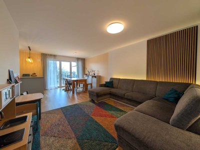 Neuwertige 4-Zimmer-Feldmoching: 2 Bäder , Balkon mit Parkblick, TG-Stellplatz