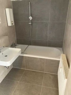 Exklusive, modernisierte 3-Raum-Wohnung mit Balkon und Einbauküche in Würselen mit Aufzug