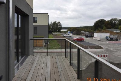 4- Zimmer Wohnung im 1.OG mit West-Balkon, 2 Bäder - Zweitbezug am See - nah bei Berlin.