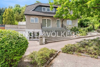 EINFAMILIENHAUS IN WALDRANDLAGE MIT SCHWIMMBAD UND MÖGLICHKEIT ZUR EINLIEGERWOHNUNG