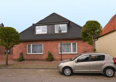 Helle Dachgeschosswohnung in Lunden zu vermieten